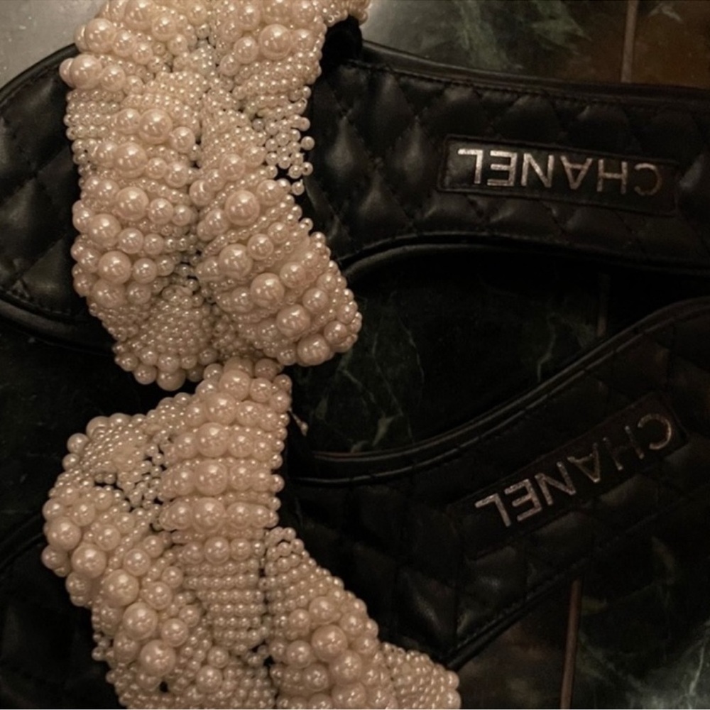 CHANEL Pearl Embellished Black Sandals - Picture 4 of 7